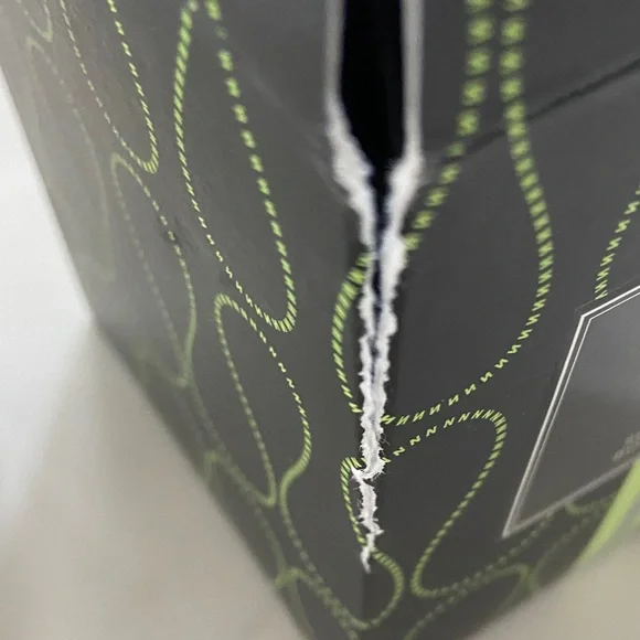 NEST Fragrances Bamboo Scented Candle - Black and Green - Picture 10 of 11